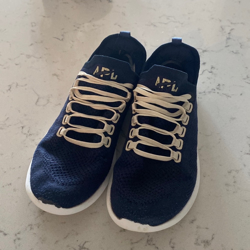 APL shoes